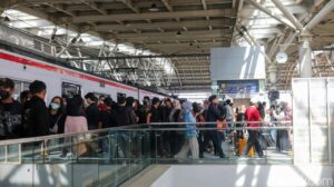 Libur Akhir Tahun, KAI Commuter Imbau Penumpang Hindari Jam Sibuk KRL