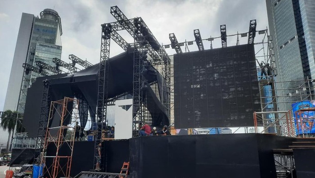 Panggung Tahun Baru 2026 di Bundaran HI Mulai Didirikan, Tanpa Kembang Api Diganti Video Mapping