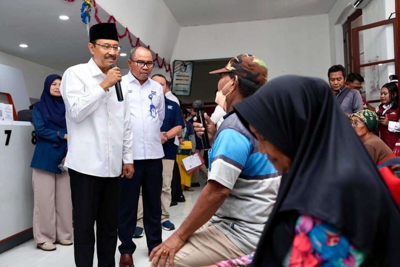 Mensos Pastikan Dapur Umum Terus Beroperasi, Sajikan 400 Ribu Porsi Harian untuk Korban Bencana