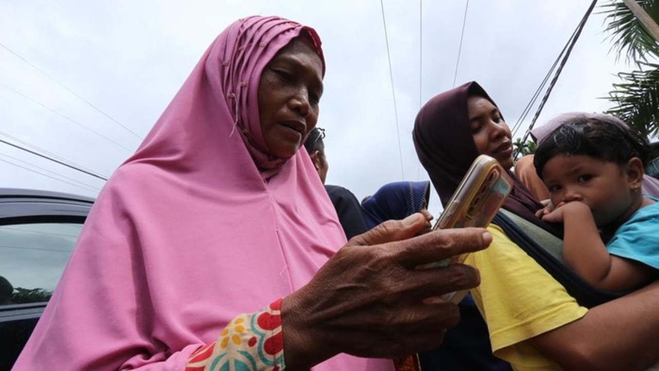 Sinyal Kembali Pulih, Warga Aceh Tamiang Bersyukur Bisa Berkomunikasi Pasca Bencana Sinyal Kembali Pulih, Warga Aceh Tamiang Bersyukur Bisa Berkomunikasi Pasca Bencana