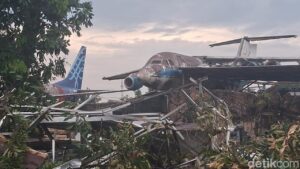 Angin Puting Beliung Terjang Bogor, Sayap Pesawat Bekas Hancurkan 30 Rumah Warga