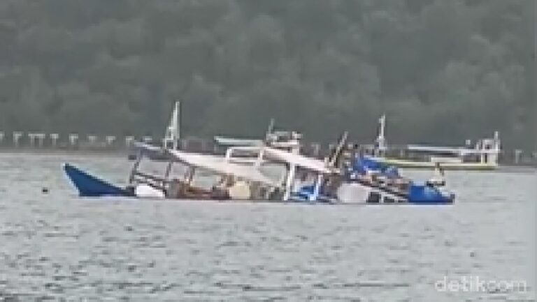 Kapal Pinisi Dewi Anjani Tenggelam di Labuan Bajo Akibat ABK Terlelap Tanpa Memompa Air Kapal Pinisi Dewi Anjani Tenggelam di Labuan Bajo Akibat ABK Terlelap Tanpa Memompa Air