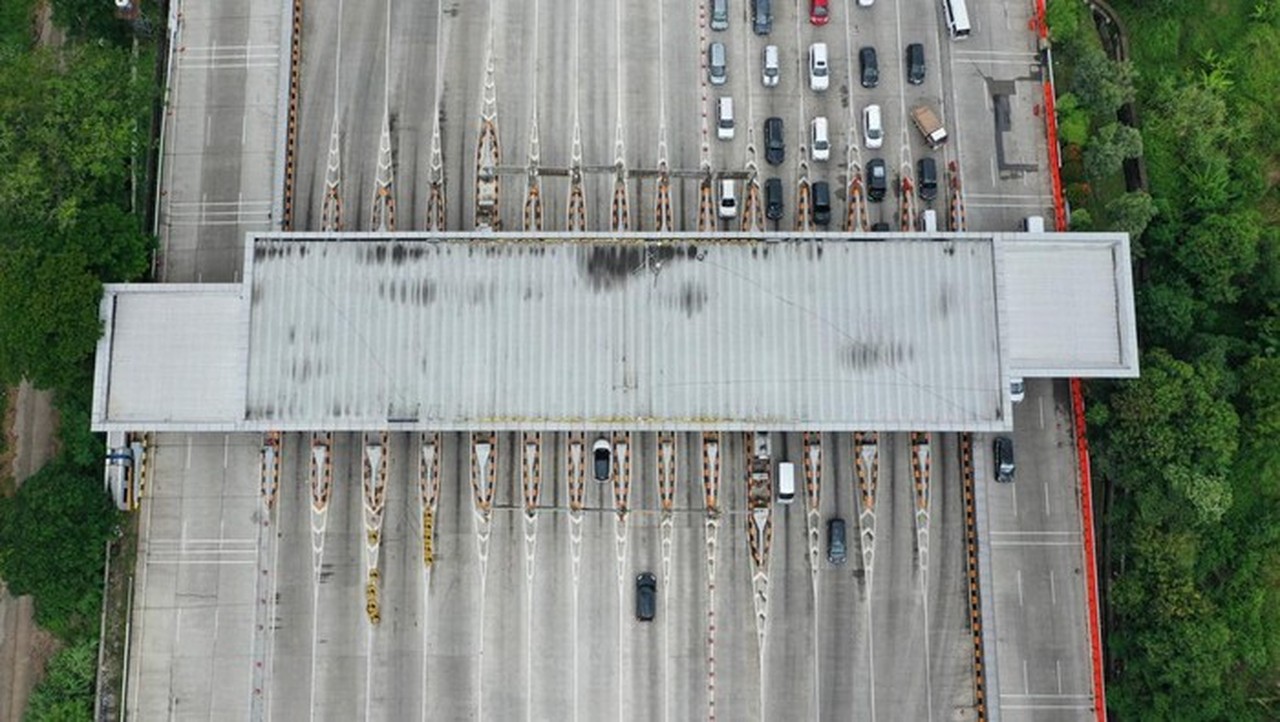 Jelang Tahun Baru 2026: Kecelakaan Truk di Tol Palimanan Kanci, Lalin Lain Lancar