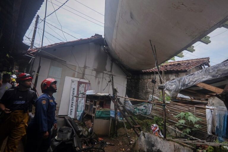 Puting Beliung Bogor: 55 Rumah Rusak, Sayap Pesawat Hantam Pemukiman Warga