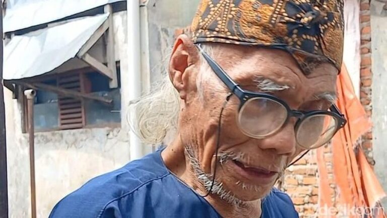 Rumah Aktor Senior Diding Boneng Roboh di Jakarta Pusat Saat Liburan Akhir Tahun Rumah Aktor Senior Diding Boneng Roboh di Jakarta Pusat Saat Liburan Akhir Tahun