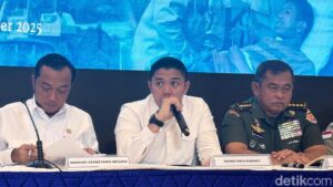 Seskab Teddy Ungkap Progres Pemulihan Bencana Sumatera: Jalan Nasional dan Jembatan Mulai Terhubung