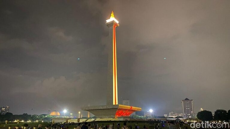 Jam Operasional Monas Malam Tahun Baru 2025: Tugu Buka Hingga 18.00, Kawasan Hingga Tengah Malam