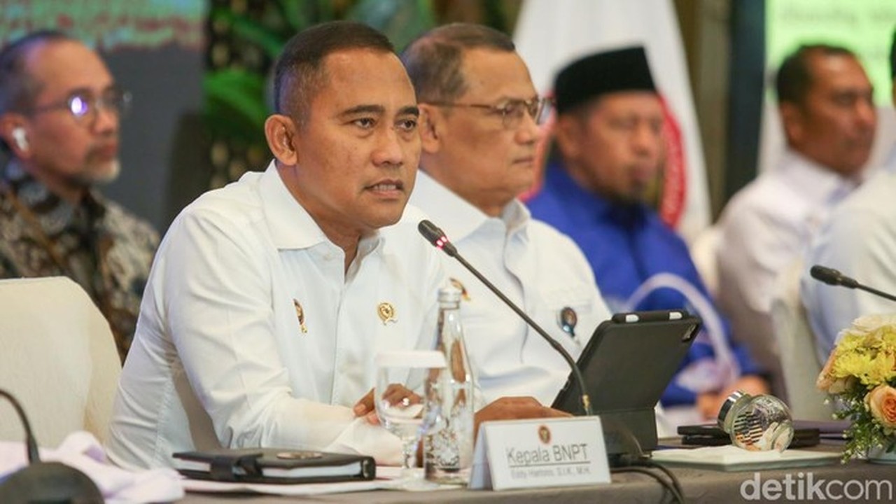 BNPT Berikan Bantuan Uang Tunai dan Beasiswa untuk 163 Korban Terorisme Sepanjang 2025 BNPT Berikan Bantuan Uang Tunai dan Beasiswa untuk 163 Korban Terorisme Sepanjang 2025