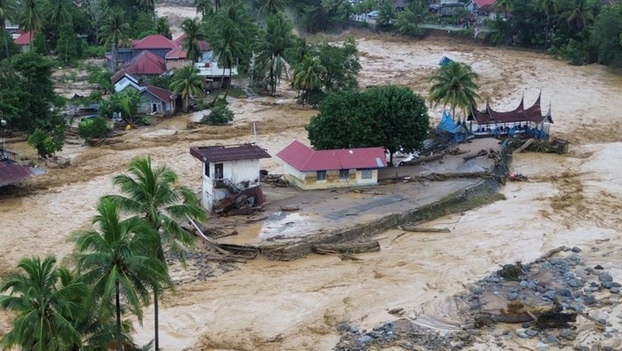 Bencana Sumatera: 1.141 Meninggal, 163 Hilang, 395 Ribu Mengungsi Akibat Banjir dan Longsor Bencana Sumatera: 1.141 Meninggal, 163 Hilang, 395 Ribu Mengungsi Akibat Banjir dan Longsor