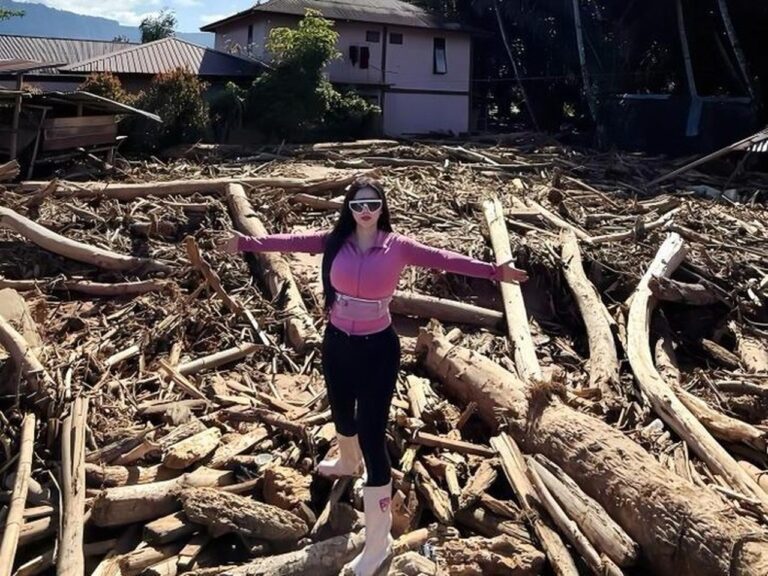 Novi Rizki Buka Suara Usai Dicibir Netizen Karena Pakaian Ketat Saat ke Sumatera Novi Rizki Buka Suara Usai Dicibir Netizen Karena Pakaian Ketat Saat ke Sumatera