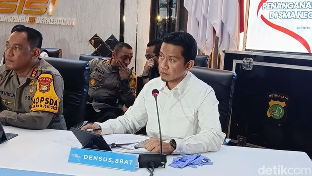 Densus 88 Amankan 7 Terduga Teroris Jaringan NII-AD Jelang Pergantian Tahun 2026 Densus 88 Amankan 7 Terduga Teroris Jaringan NII-AD Jelang Pergantian Tahun 2026