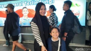 Ortu Nekat Bawa Anak Naik KRL Saat Jam Sibuk, Akui Belum Tahu Imbauan KAI Commuter