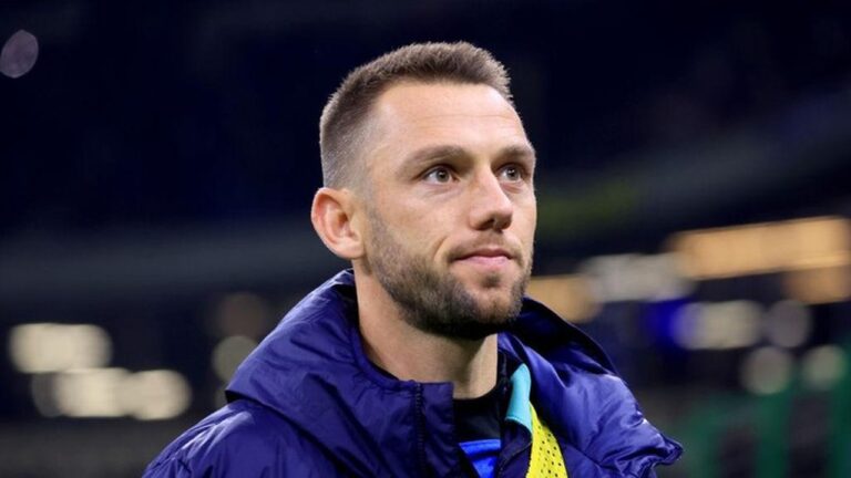 Barcelona Bidik Tiga Bek Serie A, De Vrij hingga Juan Jesus Masuk Radar