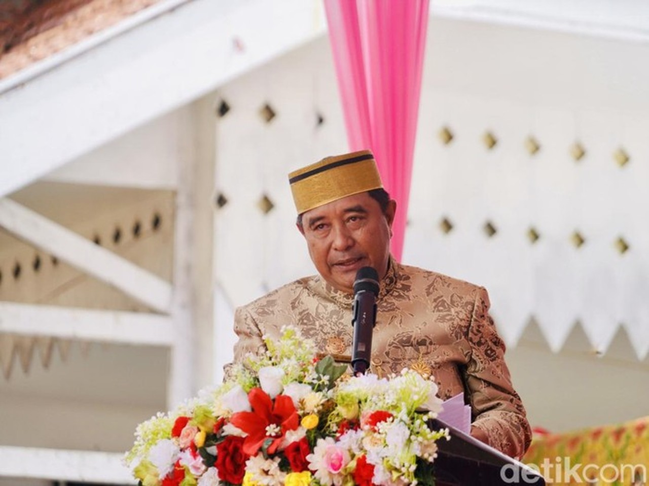 Eks Pj Gubernur Sulsel Dicekal ke Luar Negeri Terkait Kasus Dugaan Korupsi Bibit Nanas Rp 60 Miliar Eks Pj Gubernur Sulsel Dicekal ke Luar Negeri Terkait Kasus Dugaan Korupsi Bibit Nanas Rp 60 Miliar