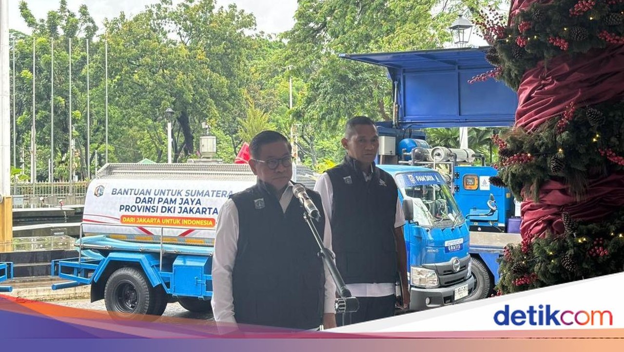 Pramono Anung Lepas Bantuan Mobil Tangki PAM Jaya untuk Korban Bencana Sumatera