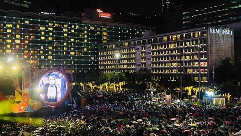 Marion Jola dan Feel Koplo Gebrak Panggung Malam Tahun Baru Bundaran HI Jakarta