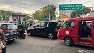 Macet Parah di Sekitar Ragunan Akibat Bubaran Pengunjung Libur Tahun Baru