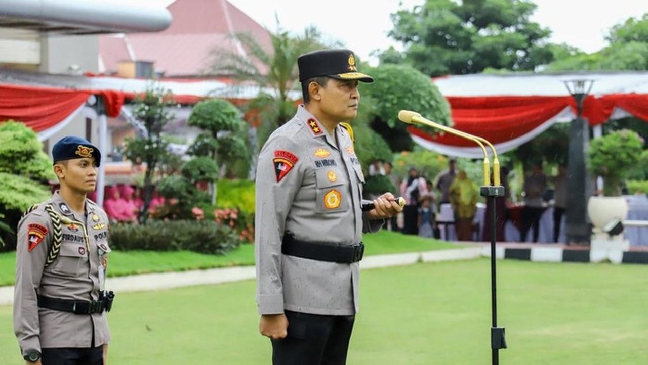 Kapolda Jateng Ajak Keluarga Hadiri Upacara Kenaikan Pangkat, Tanam Pohon Jadi Syarat Kapolda Jateng Ajak Keluarga Hadiri Upacara Kenaikan Pangkat, Tanam Pohon Jadi Syarat