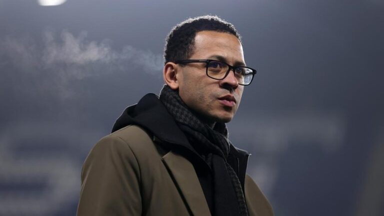 Liam Rosenior Tegaskan Komitmen di Strasbourg, Abaikan Rumor Chelsea