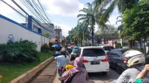 Macet Panjang Menuju Ragunan Saat Libur Tahun Baru 2026, Antrean Kendaraan Capai 1 Km