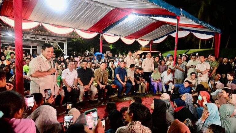 Prabowo Subianto Berjanji Tak Akan Tinggalkan Korban Bencana di Tapanuli Selatan