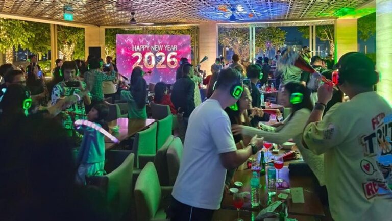 Hotel Tentrem Semarang Suguhkan Silent Disco Bertema 90-an untuk Perayaan Tahun Baru 2026