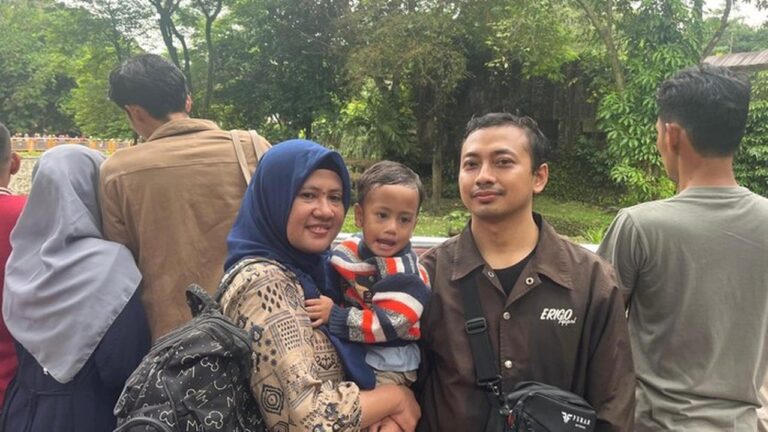 Pengunjung Ragunan Membludak di Libur Tahun Baru, Kiki Rela Hadapi Macet Demi Anak